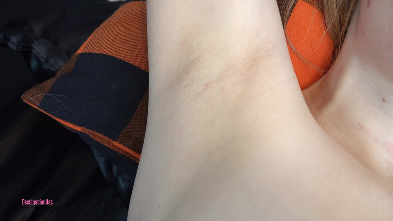 Destination Kat: Lik mijn oksels