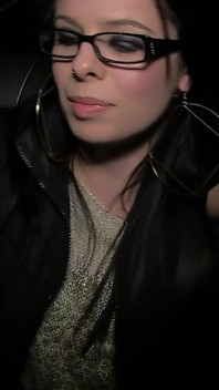 Porra cadela viciada em pau Tiffany Naylor adora estar de joelhos chupando paus doggers