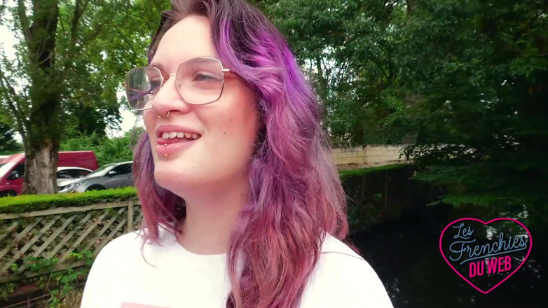 The Frenchies of the web: Malicia, uma jovem peituda com muitas ideias safadas