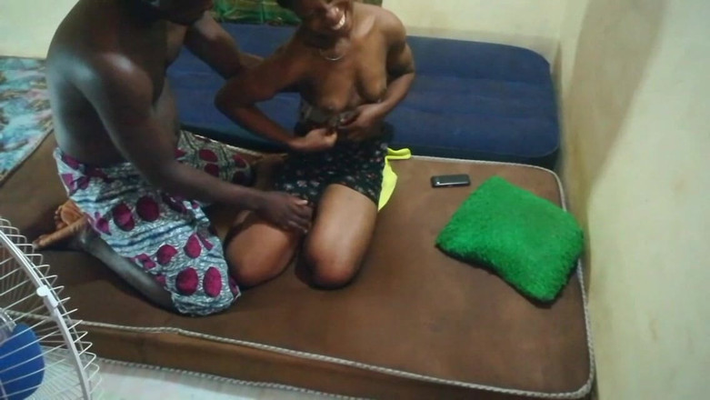 Pornsexlive: Pro nezaplacený účet za elektřinu, Blessing je ošukána elektrickým agentem