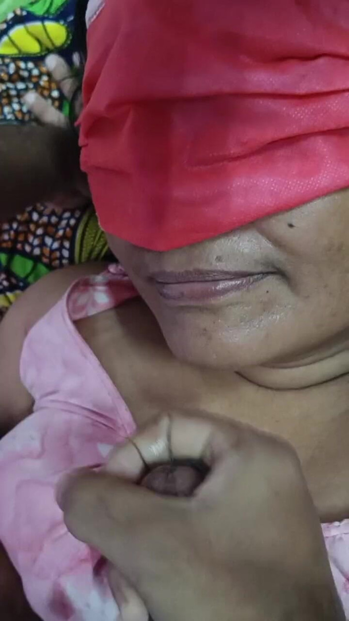 bengalihousewife: 印度孟加拉家庭主妇在休息时间吮吸鸡巴