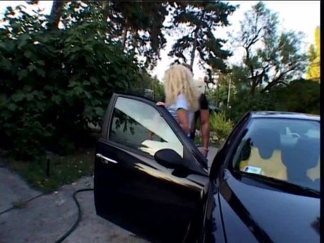 Double Penetrated: Blonďatá holka tvrdě dostává dvojitou penetraci