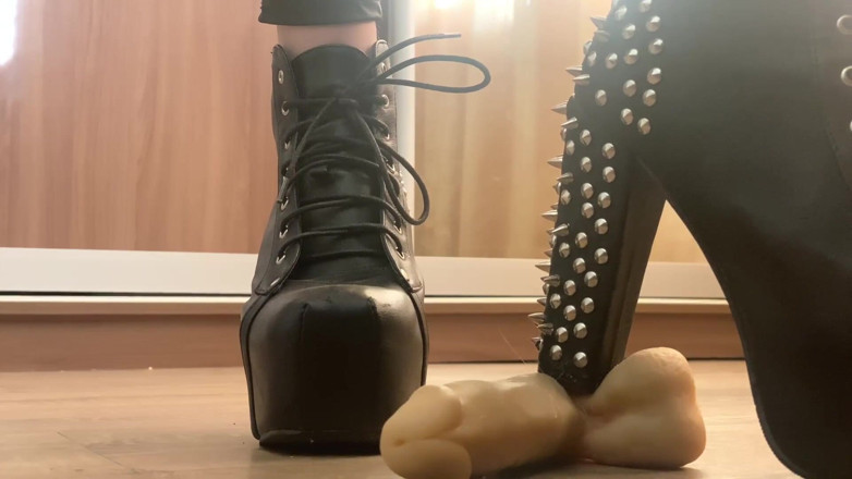 Hairypussyangel: Hukuman kontol dewi majikan dengan sepatu hak tinggi metal kulit