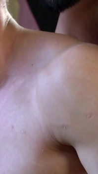 Rogan Richards a Darius Ferdynand se navzájem tvrdě buší