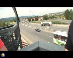 Mature NL: MILF masturbiert und lutscht im freien