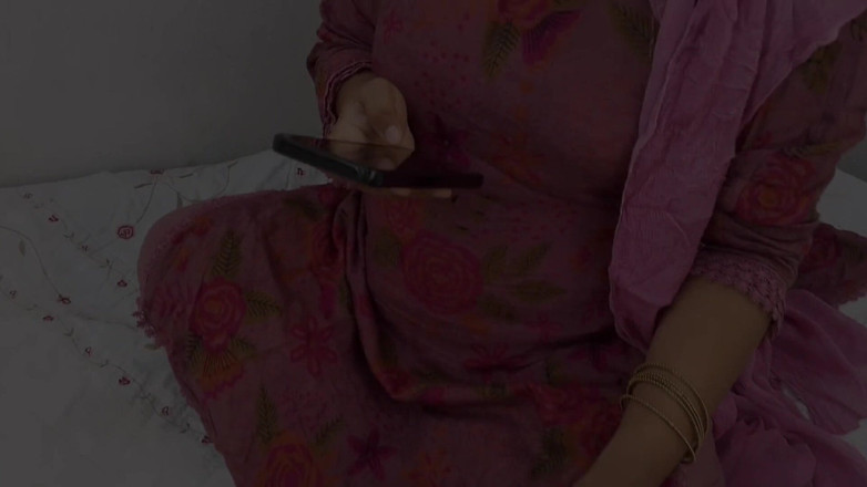 QueenbeautyQB: Mooie Bhabhi geneukt - duidelijke Hindi-audio