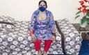 Shilpa Bhabhi: Indiancă bhabhi sexy cu țâțe naturale uriașe futându-și pizda cu vibrator