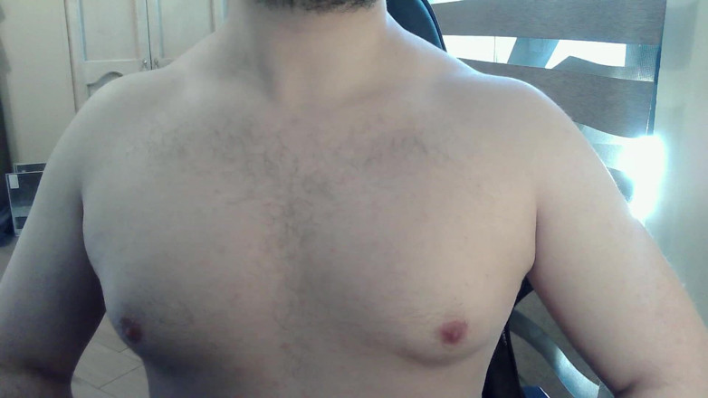 Himbo_Fox: Muskulöser hengst spielt mit seinen nippeln und muskeln