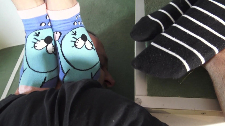 Femdom Austria: Растоптать сводный ковер для девушек по прыжкам