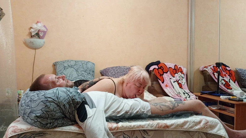 Zona901: La vicina fa un bel pompino con una sborra in...