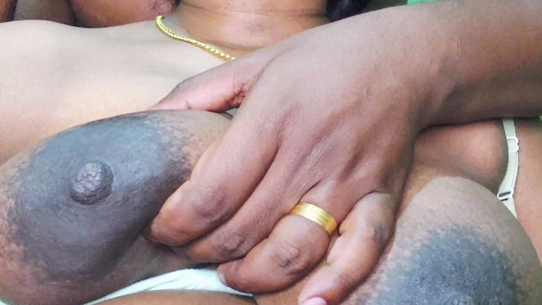 Desi Mohini: Une Indienne excitée se fait baiser par son copain