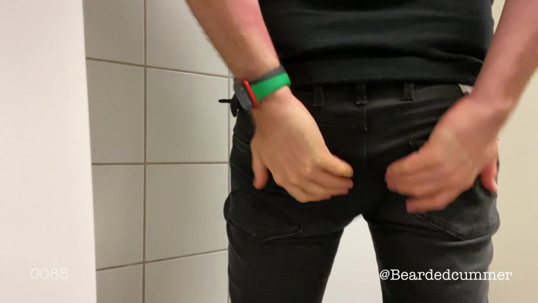 Beardedcummer: Baba öğle yemeği molasında uzun süre işiyor