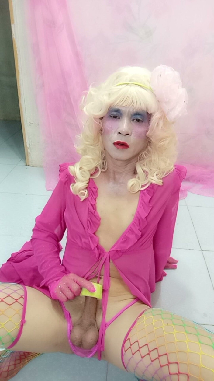 nguyen dang thien tri: Oanh Le Transgender vestindo roupas sensuais, pornografia, masturbação suave de...