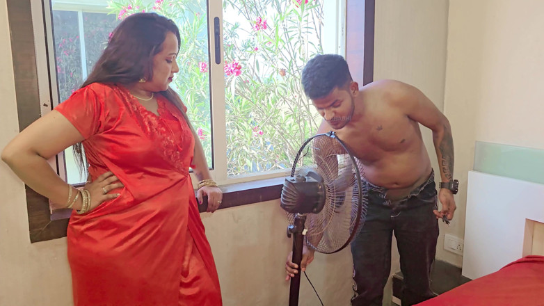 SAWITA BHABHI: Koca karısının amına tokat attı ve ağzına döl bıraktı ve...