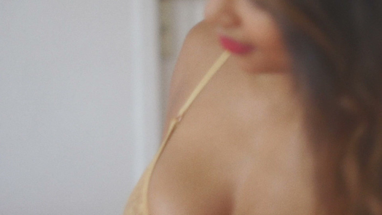 Latika Jha: สาวชุดชั้นใน