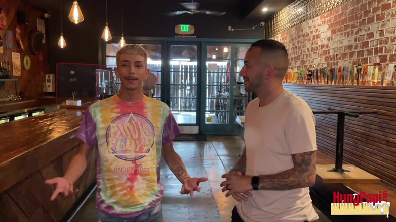 Hung Papi: Magere Twink Neukt Gespierde Kont Zonder Condoom Hardcore Anaal