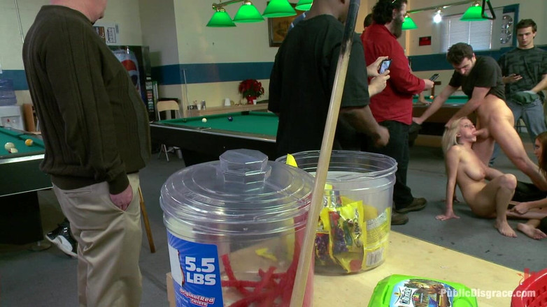 Public Disgrace by Kink: Büyük doğal memeli 19 yaşındaki kız herkesin içinde aşağılanıyor ve sikiliyor