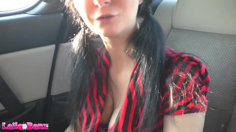 Laila Banx: Taxi cu pizdă! Pizdă futută cu degetul prin oraș
