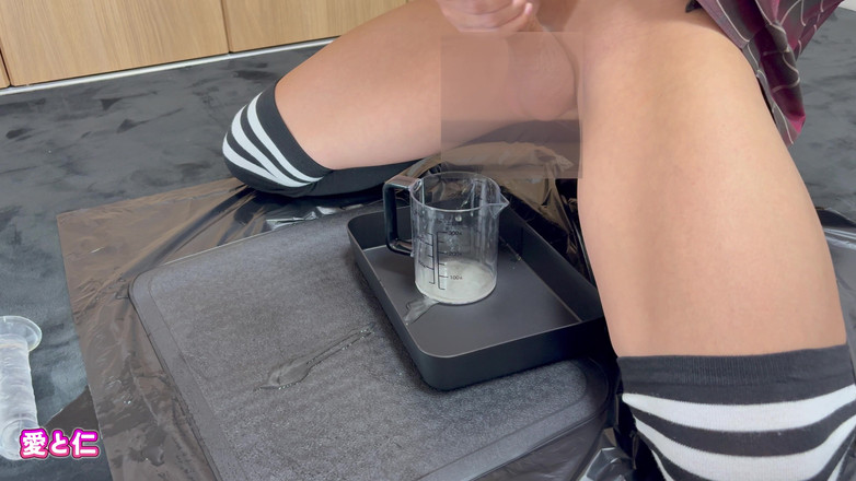 JAPAN FEMDOM: Vestindo-se como mulher e ejaculando massivamente em um copo medidor