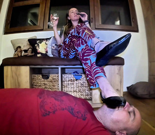 Mistressyammyboots: Majikan dan meja manusianya