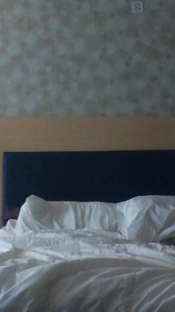 Echtes britisches amateur-mädchen doggystyle im hotelzimmer gefickt