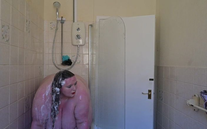 SSBBW Lady Brads: Nữ thần trong phòng tắm
