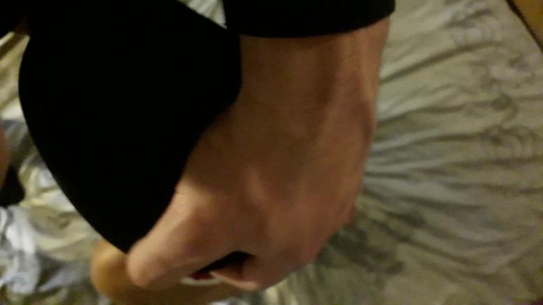 LauraOnHeels: Attachée et les yeux bandés, MILF suce une bite point...