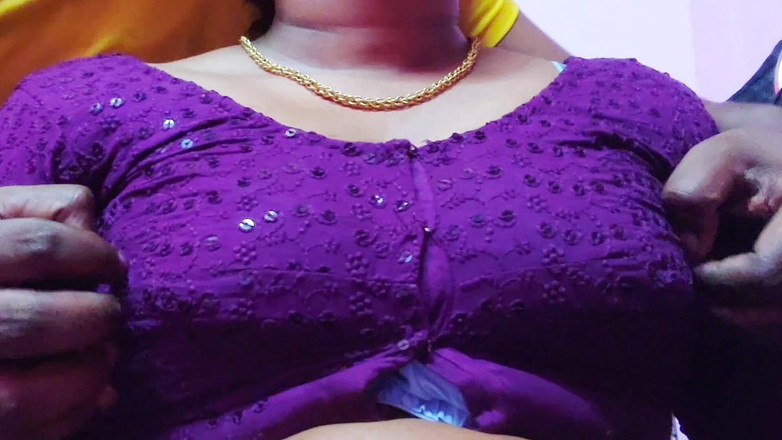Desi Mohini: Desi Hot Indian Girl Having Fun at Home