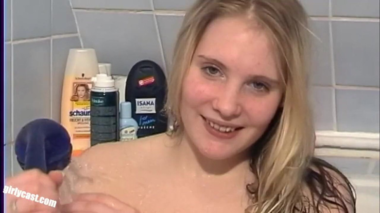 Girlycast: Claudia 18 years old - her first video
