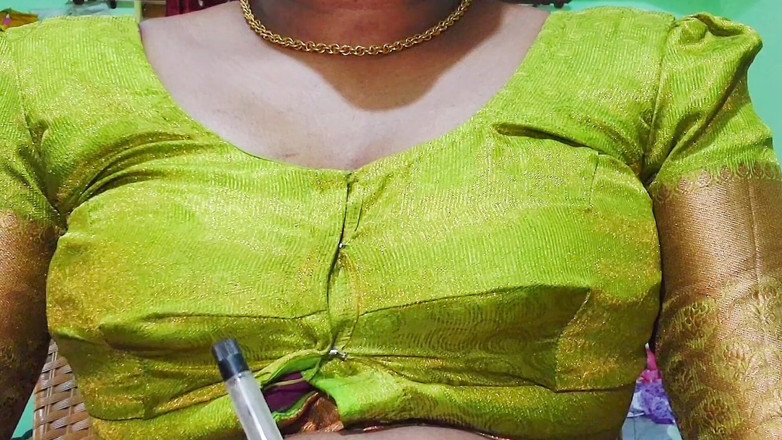Desi Mohini: Indian Hot Wife Bedroom Came Out Mouth with Boyfriend