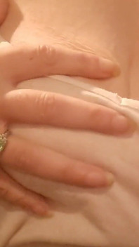 Tetas y garras largas