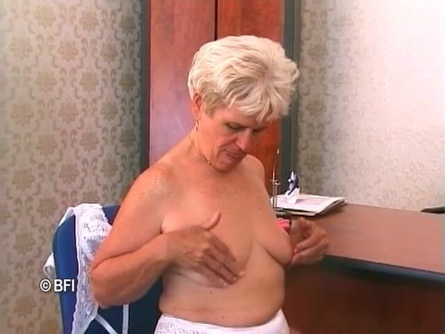 Nasty matures and dirty grannies club: 变态奶奶
