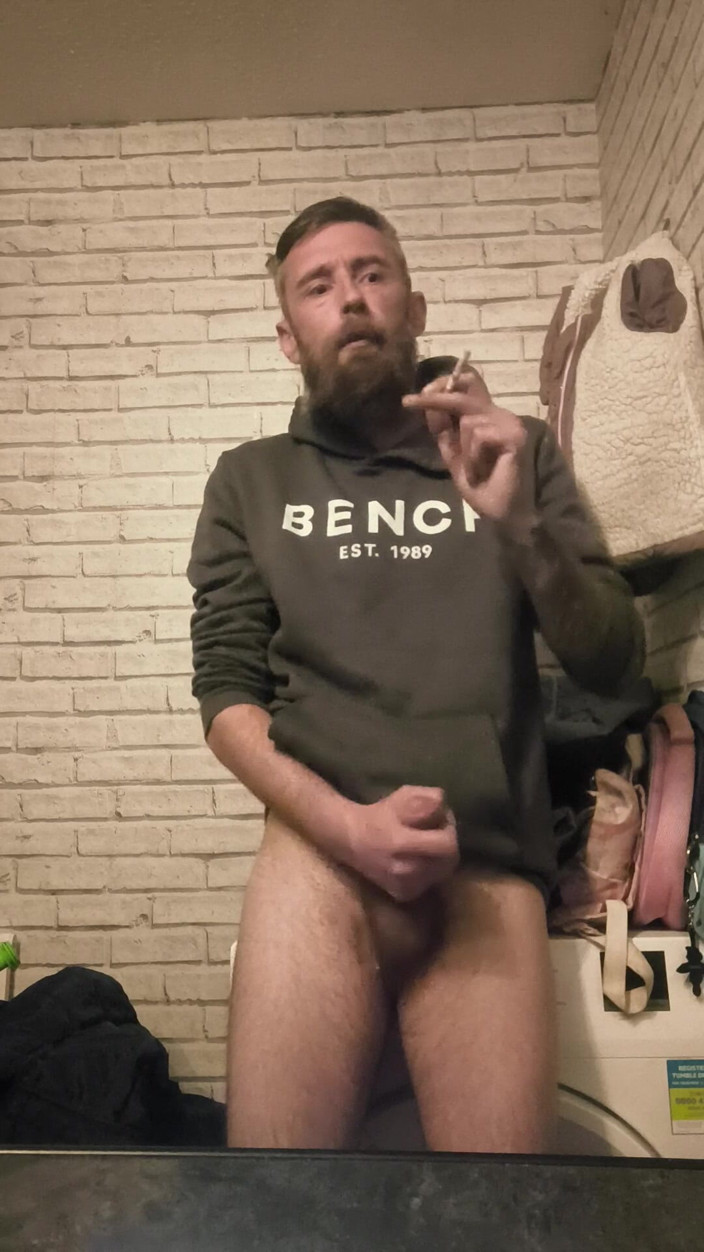 Smoking stoker: Курящая мастурбация