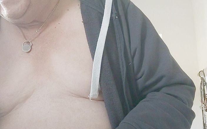 Karlchengeil: Cạo lông và sau đó đánh vào bộ ngực lớn của tôi...