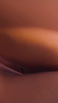 Xordel, une délicieuse nymphomane à gros cul trompe son mari dans une sodomie intense sur la terrasse de la suite