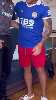 Ele veio assistir um jogo de futebol e eu marquei um gol com meu pau