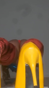 Kdo chce držet můj ponížení v klidu, zatímco já praší strop