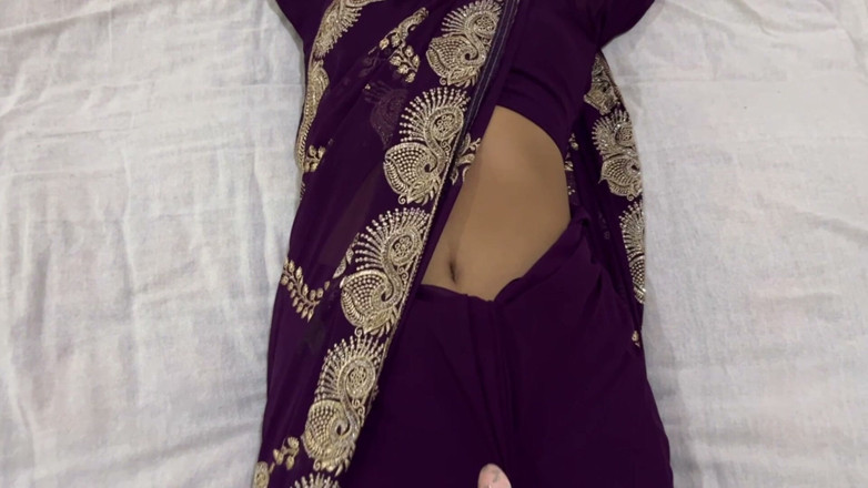Ritu: 当我的继母不在家时，我去了我继妹的家，和我心爱的继妹玩得很开心
