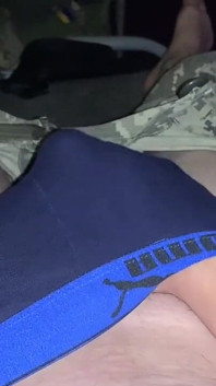 El tipo, mientras estaba en el campamento, decidió dejar la carga