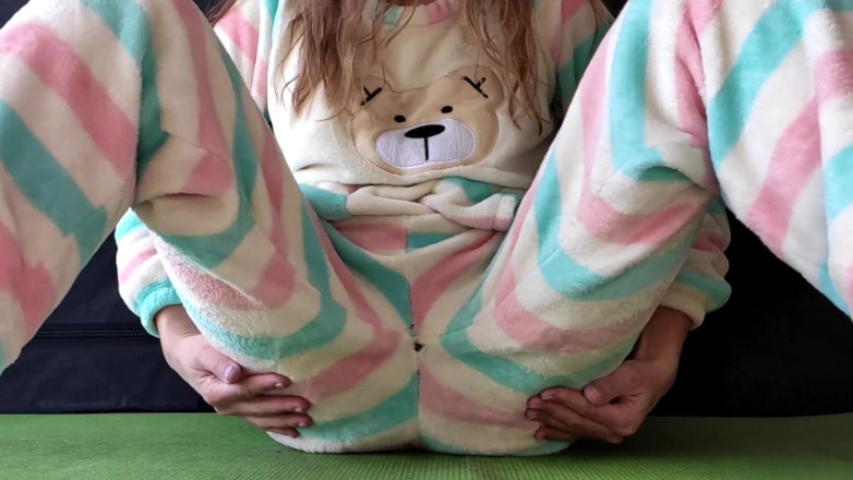 hotiMary: สาวผอมใส่ชุดนอนช่วยตัวเอง หัวนมเล็ก หีเงี่ยน แล้วแตกน้ำพุ่งแรง