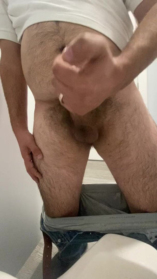 Horn Ball Hubby: HornBall hubby, a common bathroom Jerk