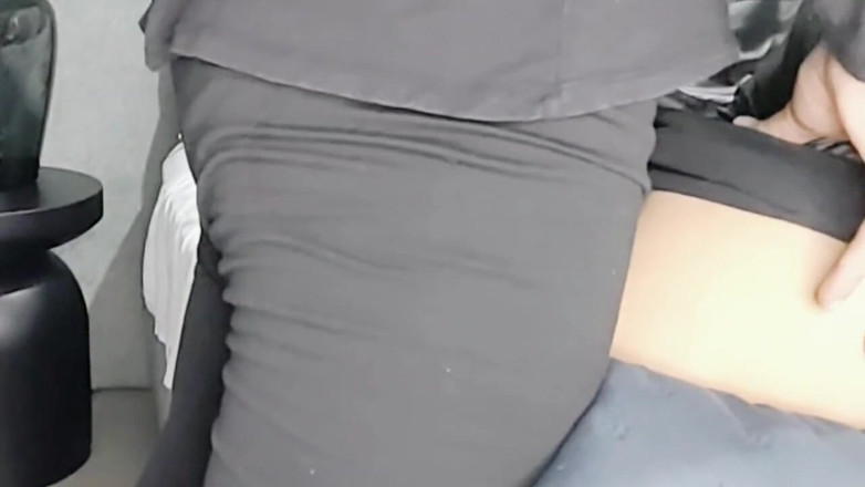 MynameisJuly: Il mio patrigno mi tira giù i pantaloni per scoparmi...