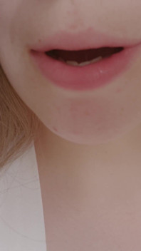 목욕 가운을 입은 거유 마누라의 저녁 자위