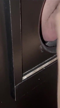 Dává kouření cizinci dnes u gloryhole před tame paroháčem