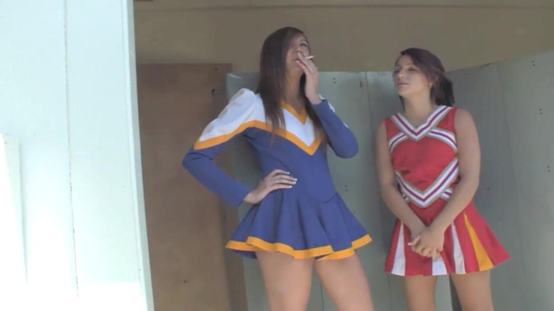 Hot Lesbians X: Les pom-pom girls lesbiennes Cassandra Nix et Mary Jane Johnson...