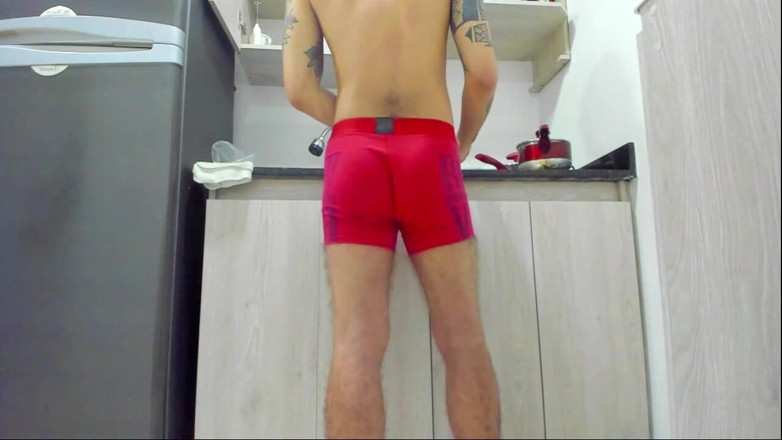 Anthony_Mercer_01: Este garoto sexy está nu e a cozinha para todos