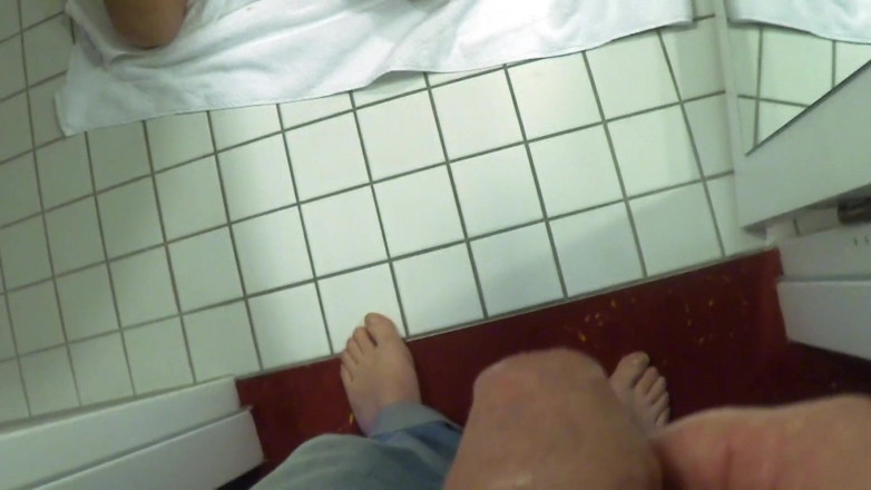 Slutwife Club: Futaiul Vilja și-a luat pălăria de panda și ia o muie neglijentă în...