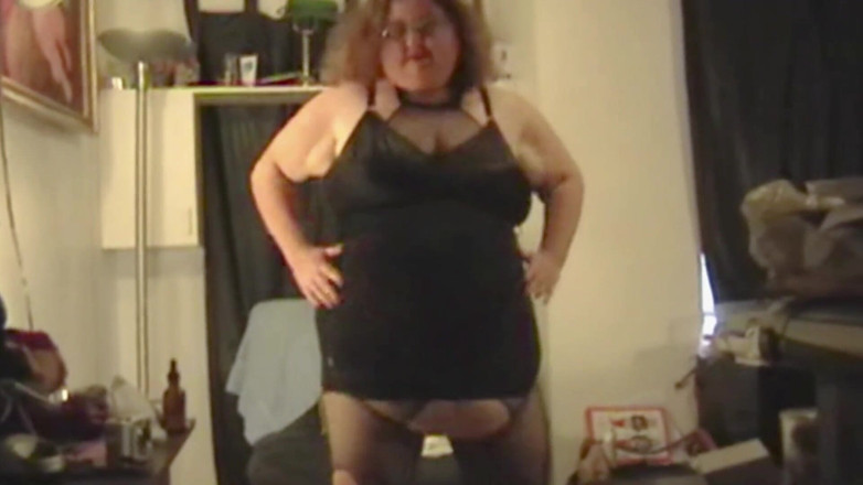 BBW nurse Vicki adventures with friends: Pokaz kamerze w czarnej części 1 tańczy i rozbiera się