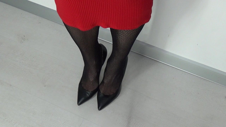 AnnaBUST: Ukážu velká prsa za 3 dolary. Potřebuji peníze