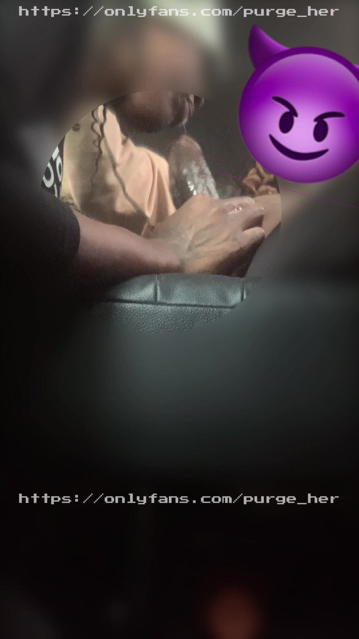 Purge_her: Porra na garganta dela na frente de sua casa